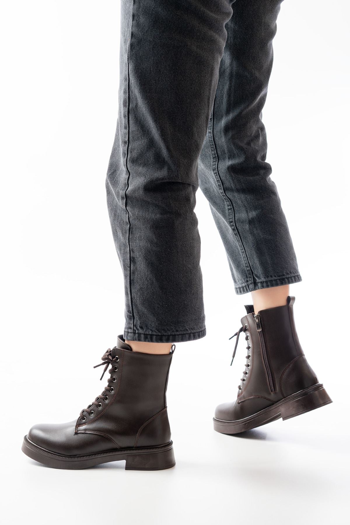 Fatenle Kahve Düz Topuklu Bağcıklı Fermuarlı Kadın Bot