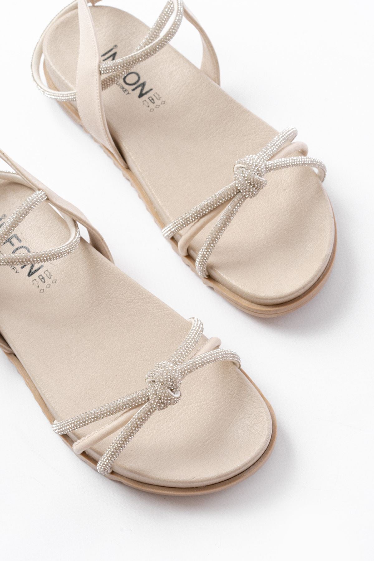 Paterms Bej Gümüş Taşlı Kadın Sandalet