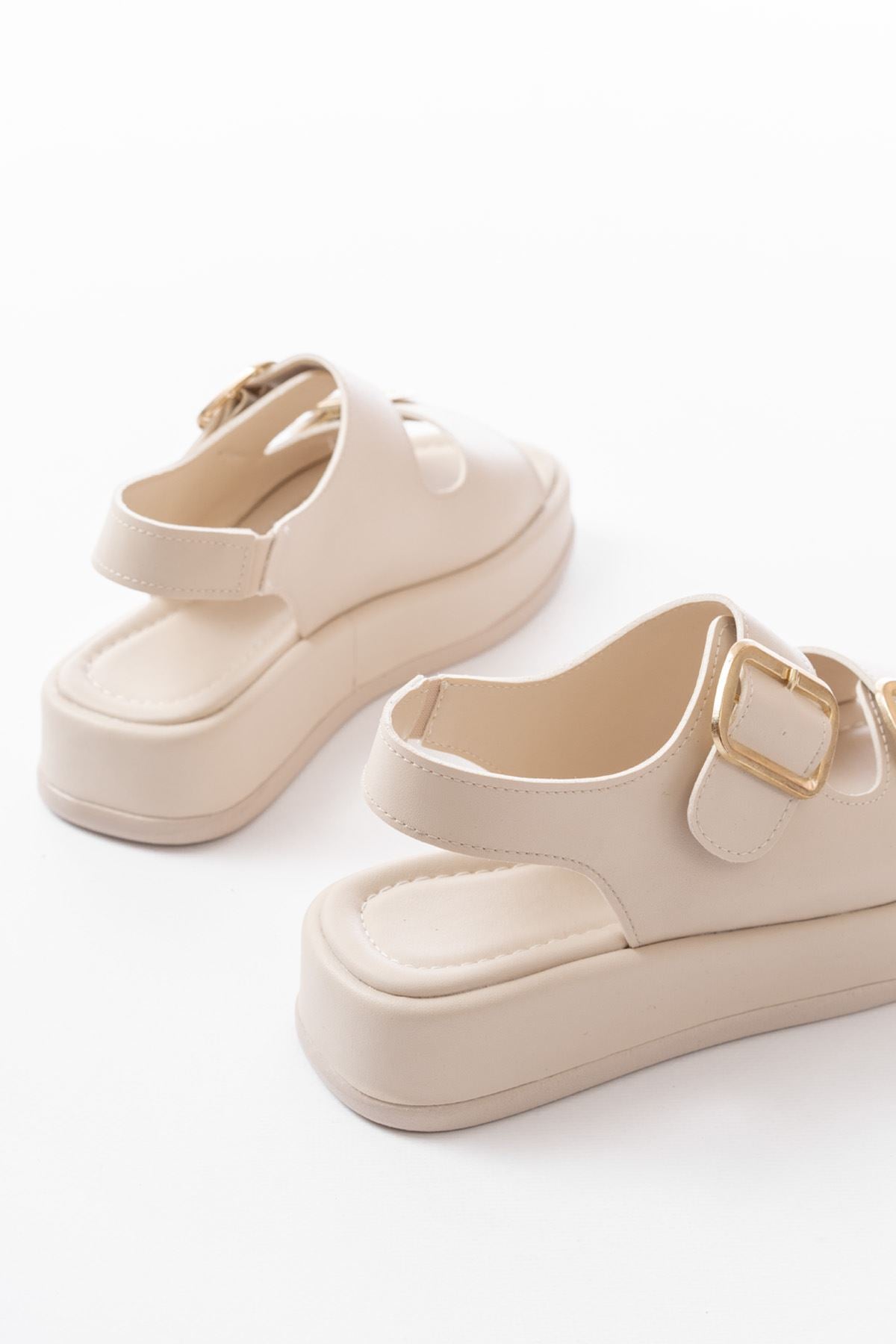 Balenus Bej Lastik Baretli Kadın Sandalet