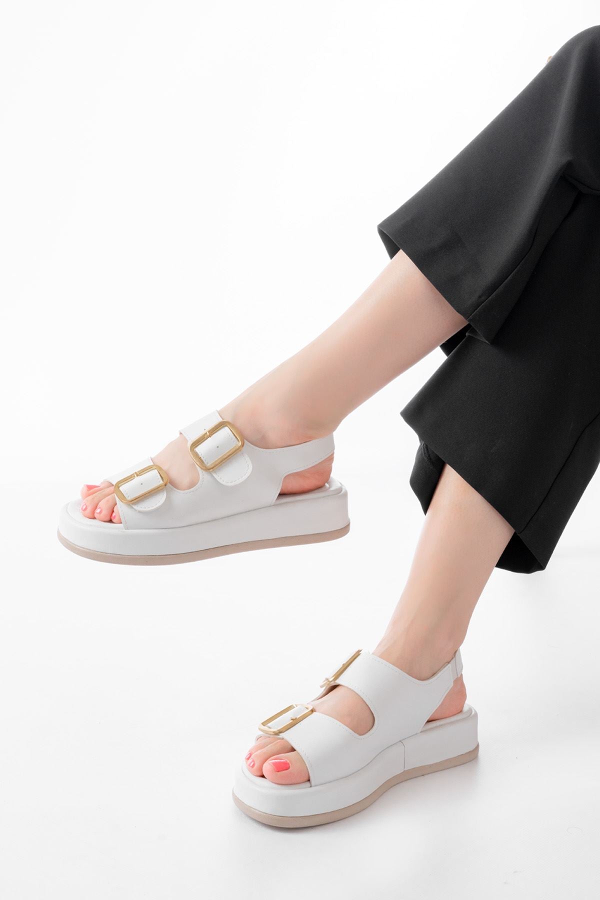 Balenus Beyaz Lastik Baretli Kadın Sandalet