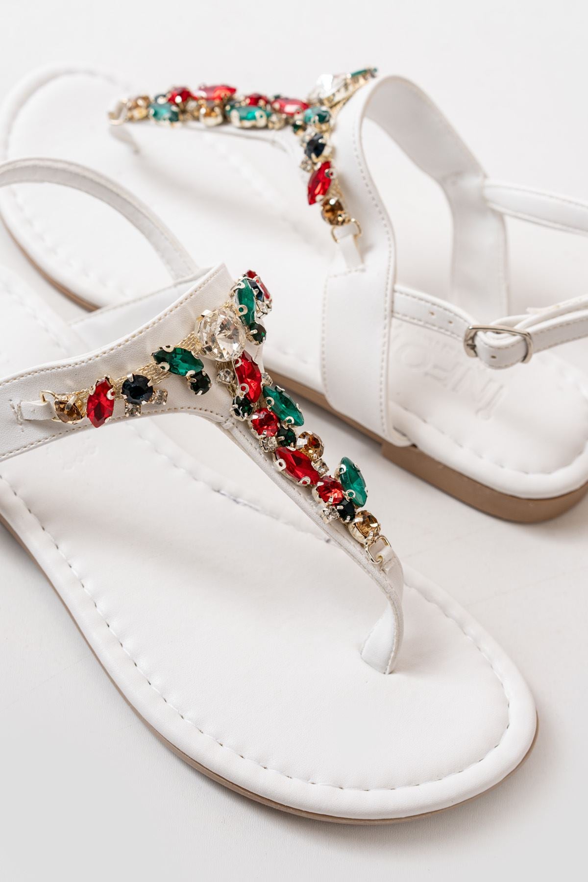 Bolvans Beyaz Multi Taşlı Parmak Arası Kadın Sandalet