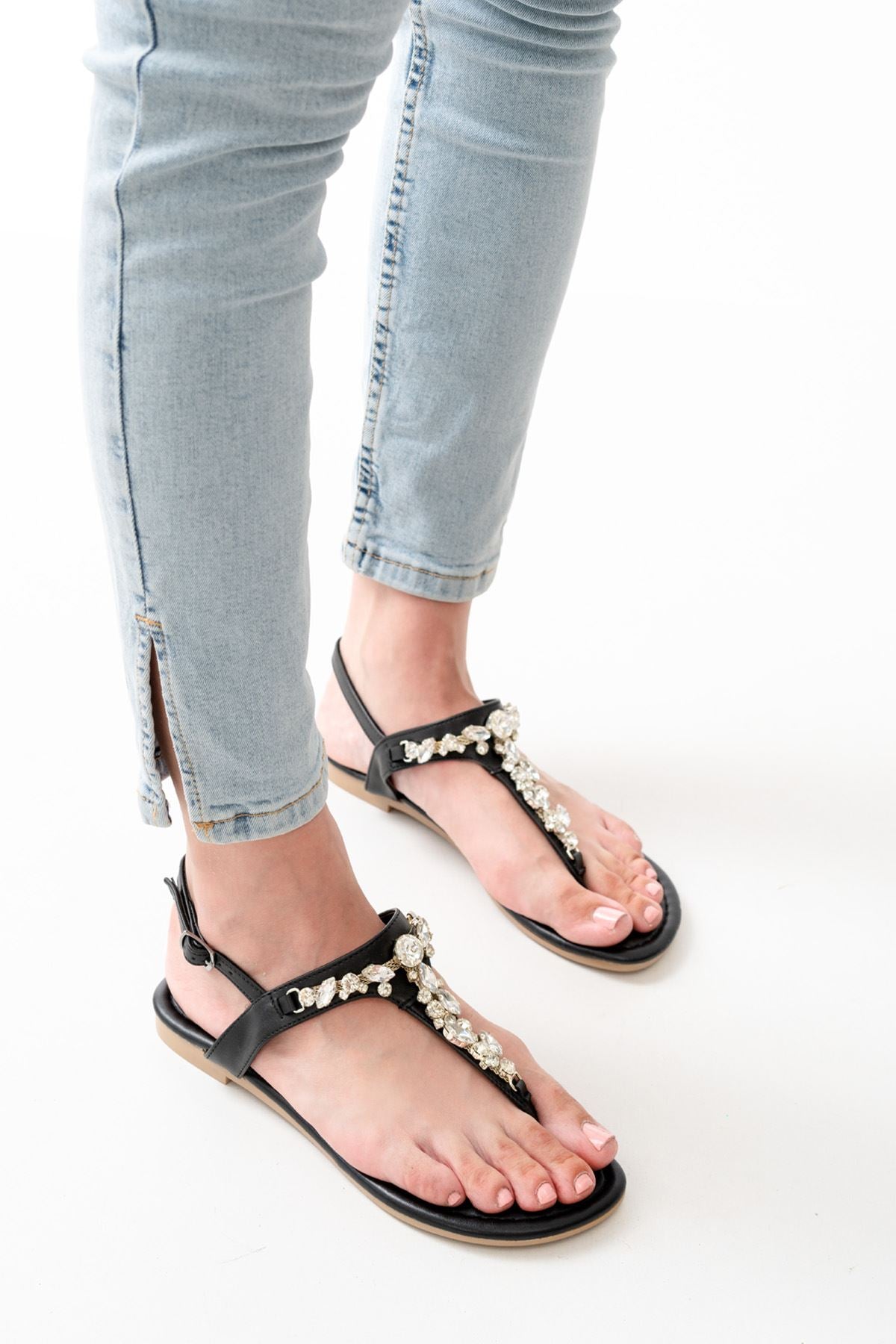 Bolvans Siyah Gümüş Taşlı Parmak Arası Kadın Sandalet