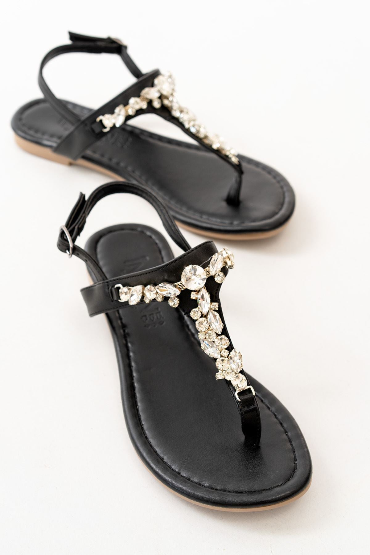 Bolvans Siyah Gümüş Taşlı Parmak Arası Kadın Sandalet