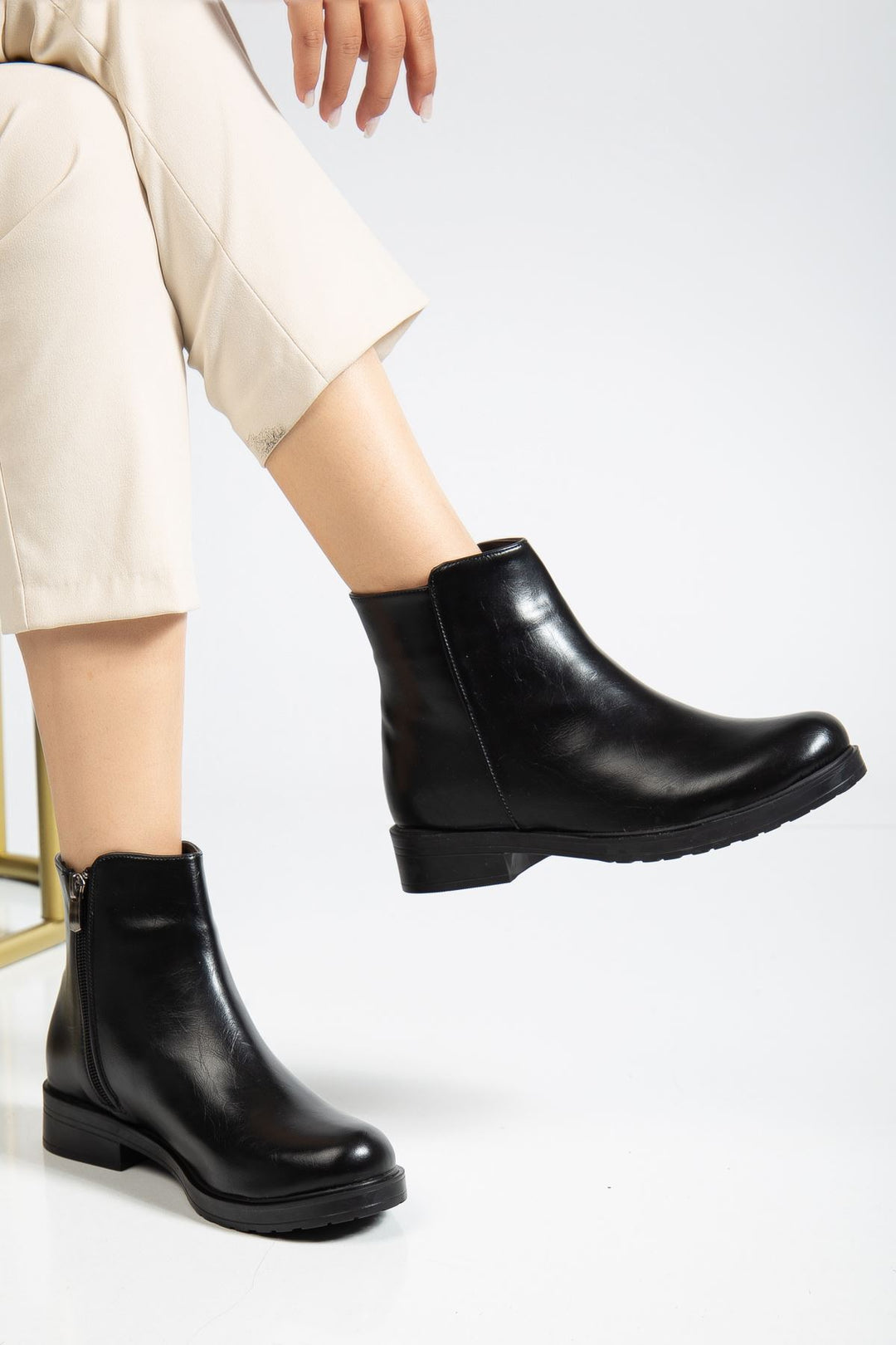 Alena Siyah Yanki Kadın Bot