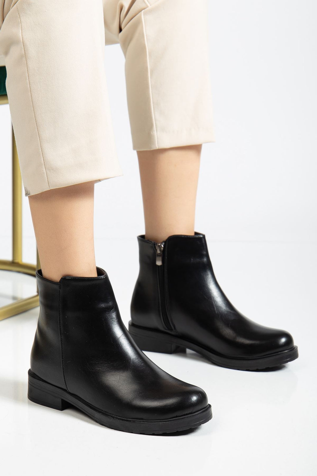 Alena Siyah Yanki Kadın Bot