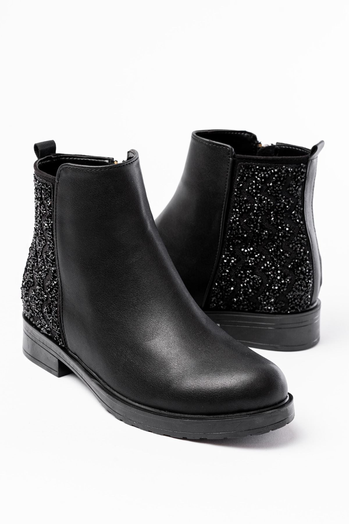 Fargun Siyah Taş Aksesuarlı Fermuarlı Kadın Bot