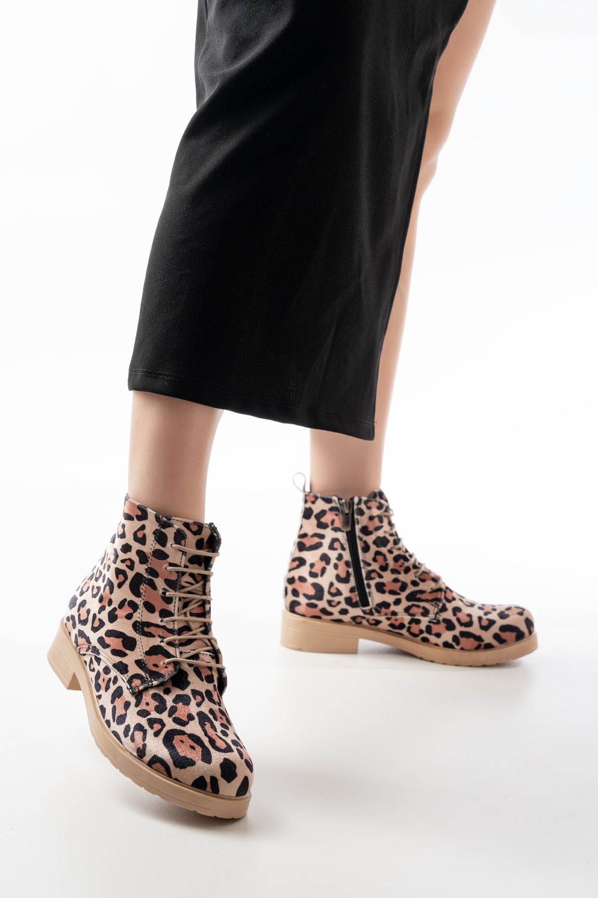 Garsu Leopar Bağcıklı Fermuarlı Kadın Bot
