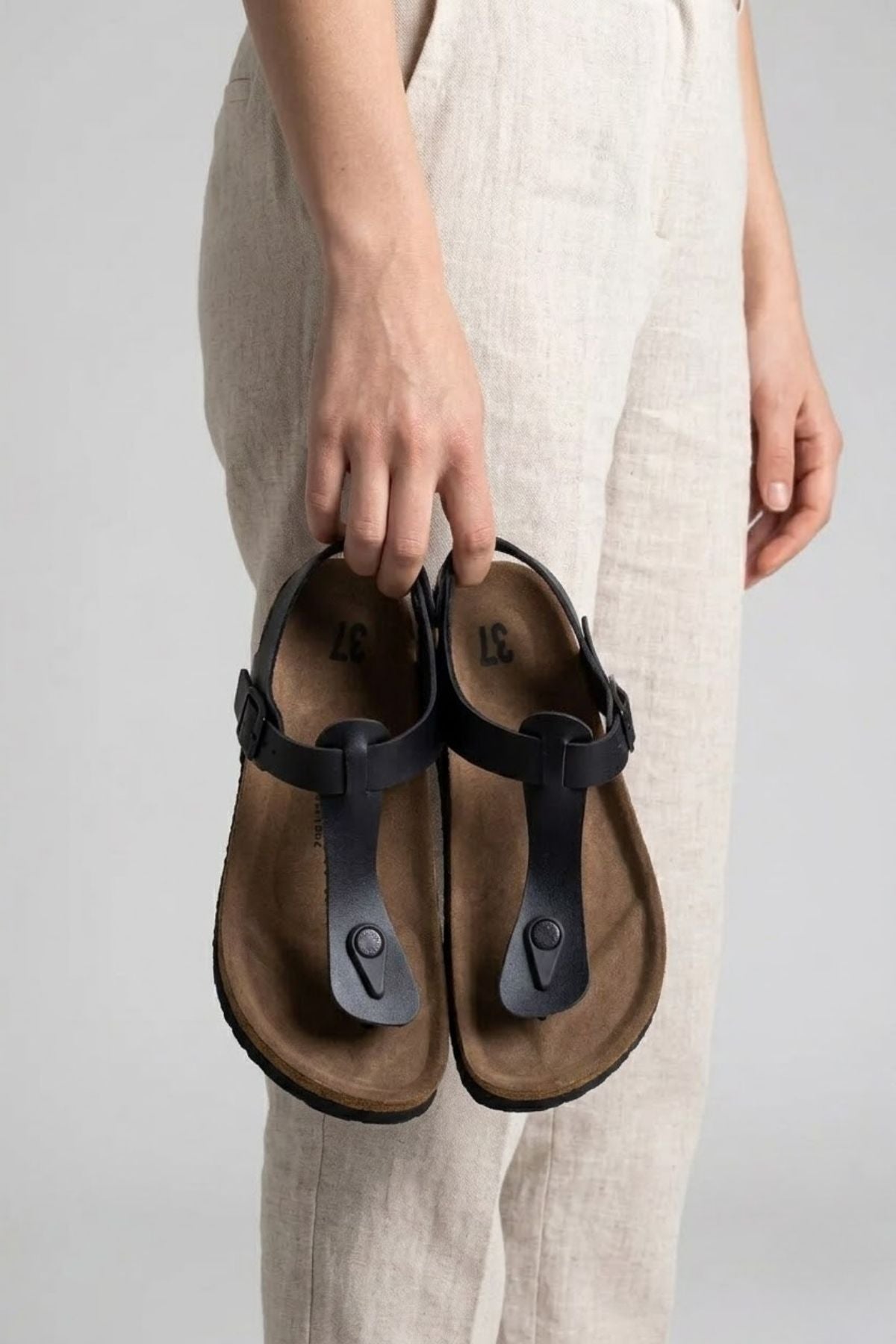 Larindo Kadın Siyah Deri Sandalet