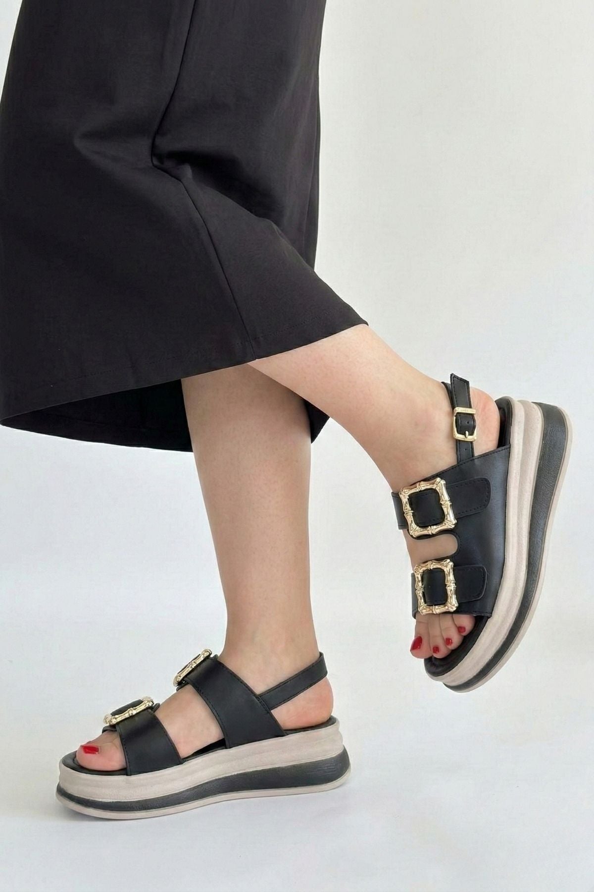 Stan Kadın Siyah Tokalı Kemerli Sandalet