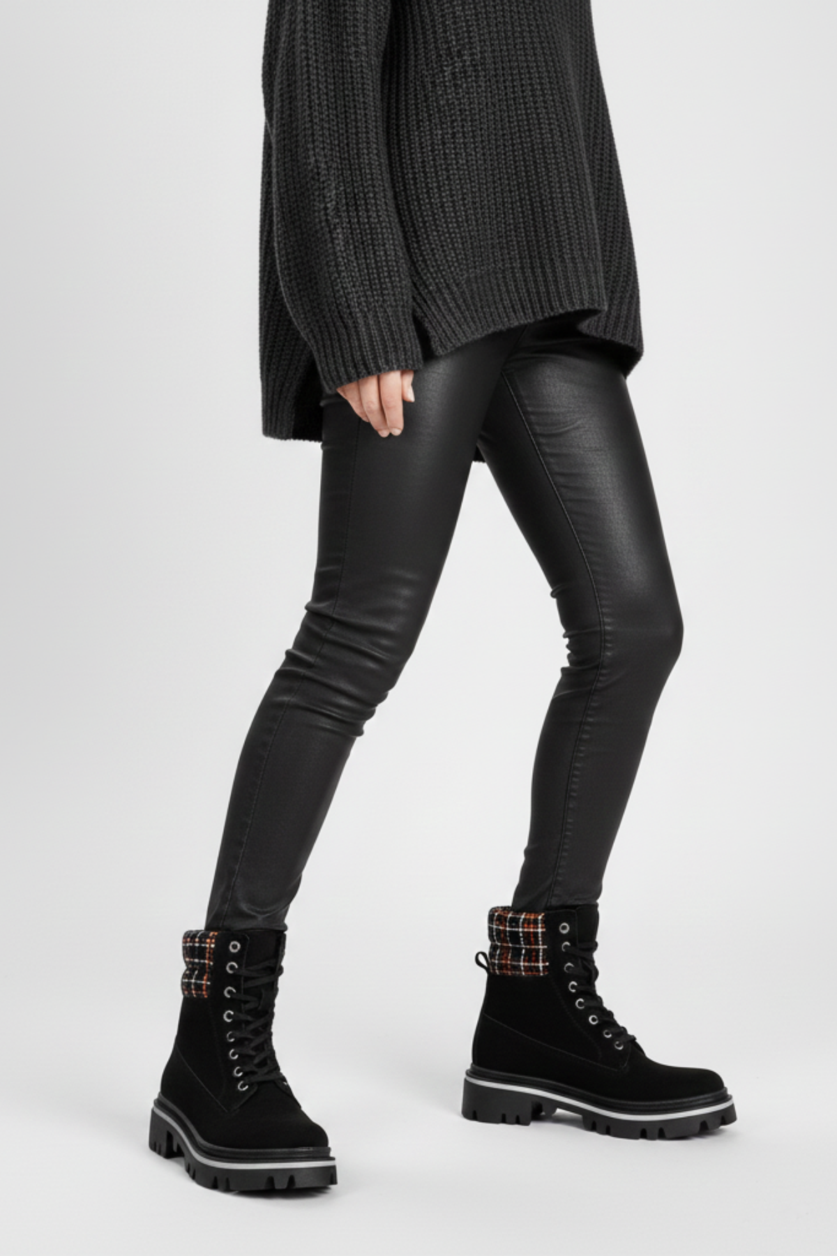 Desmod Kadın Kalın Tabanlı Siyah Bot