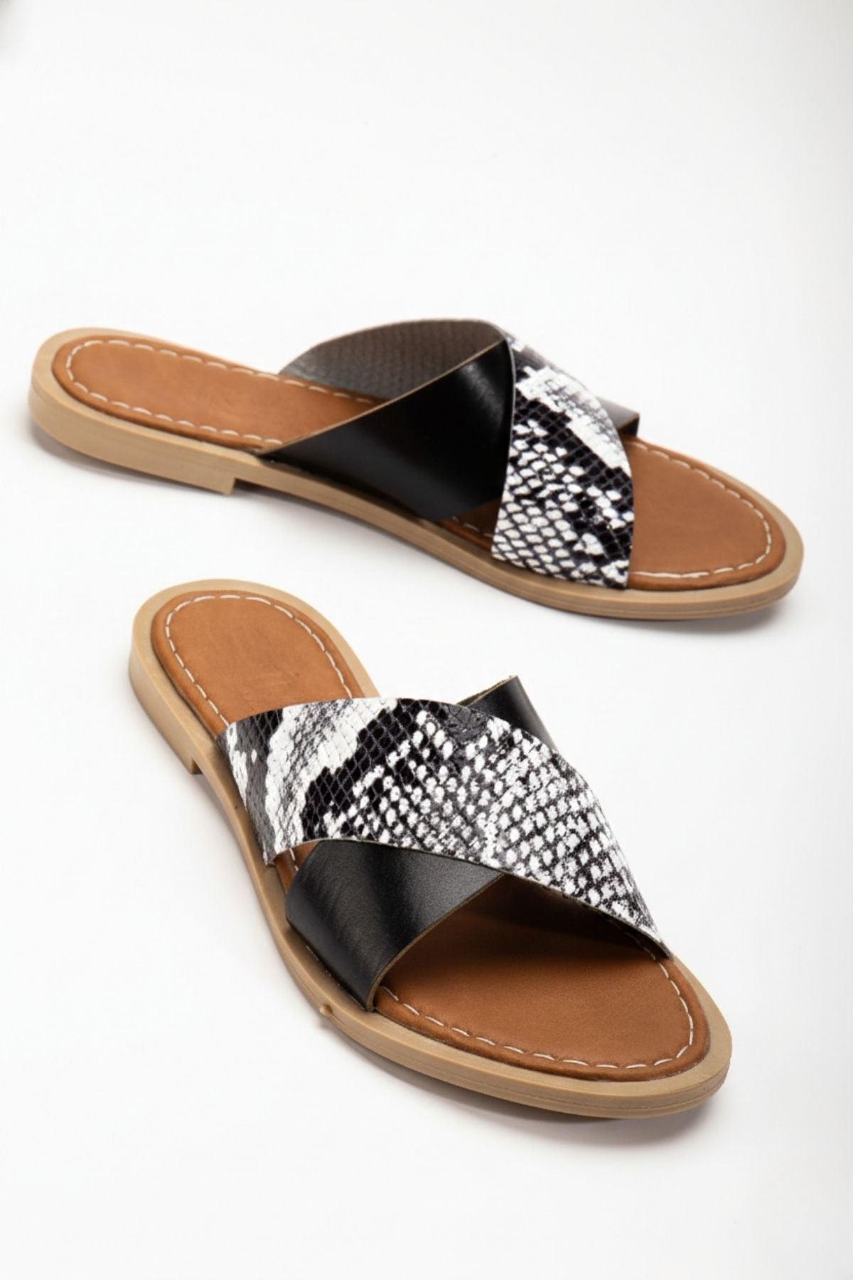 Numba Siyah Hakiki Deri Çapraz Bantlı Kadın Terlik