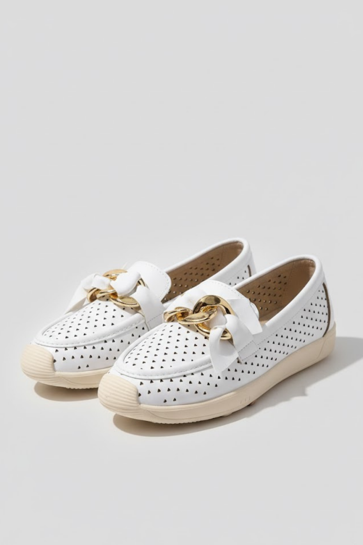 Riwan Kadın Beyaz Zincir Detaylı Babet Ayakkabı
