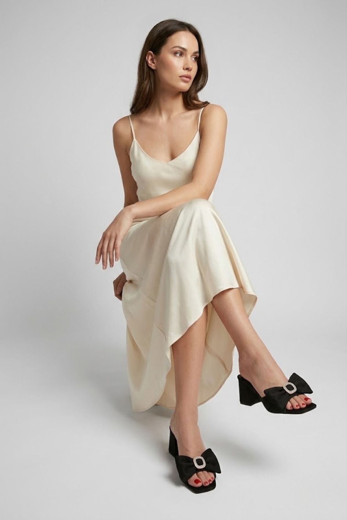 Niyyar Kadın Siyah Fiyonklu Topuklu Terlik