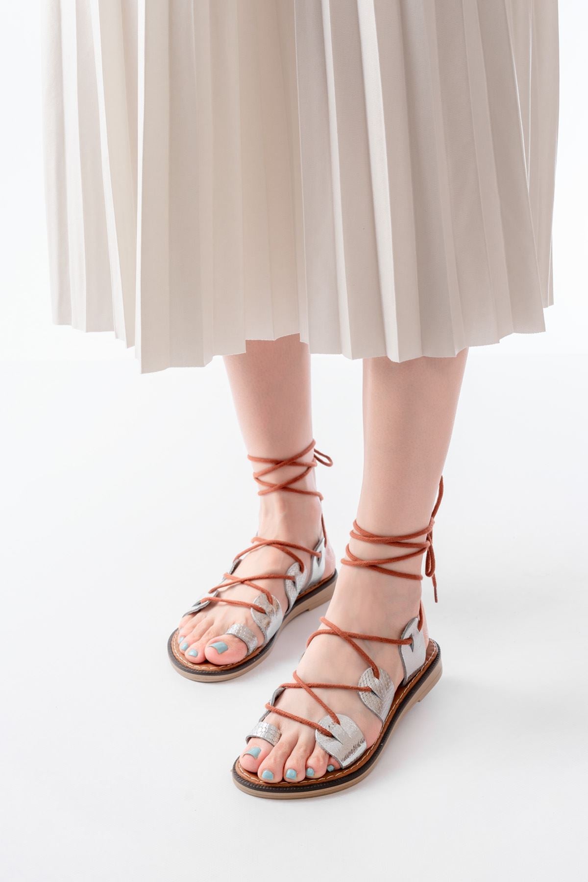 Evesty Gümüş Bilekten Bağlamalı Hakiki Deri Kadın Sandalet