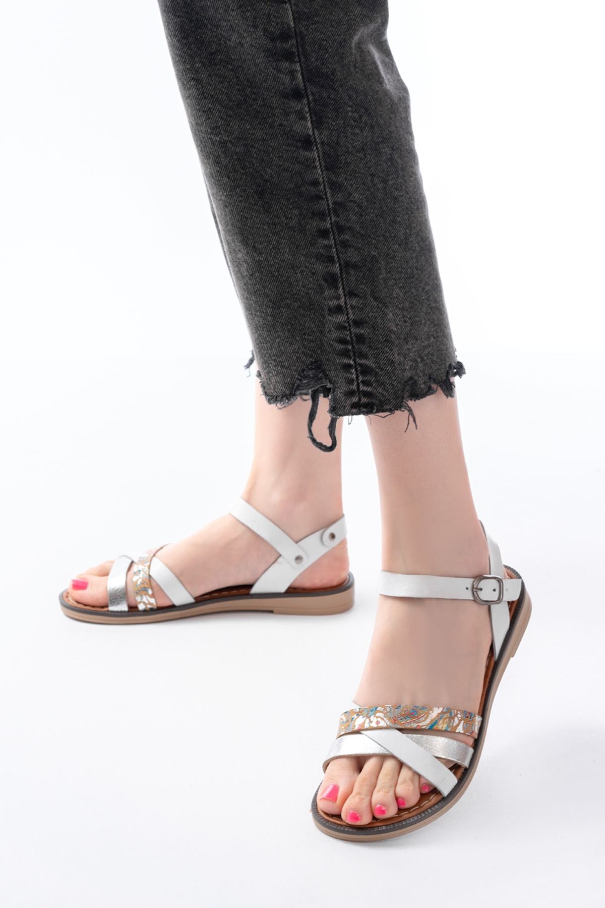 Camerus Beyaz Garni Hakiki Deri Kadın Sandalet