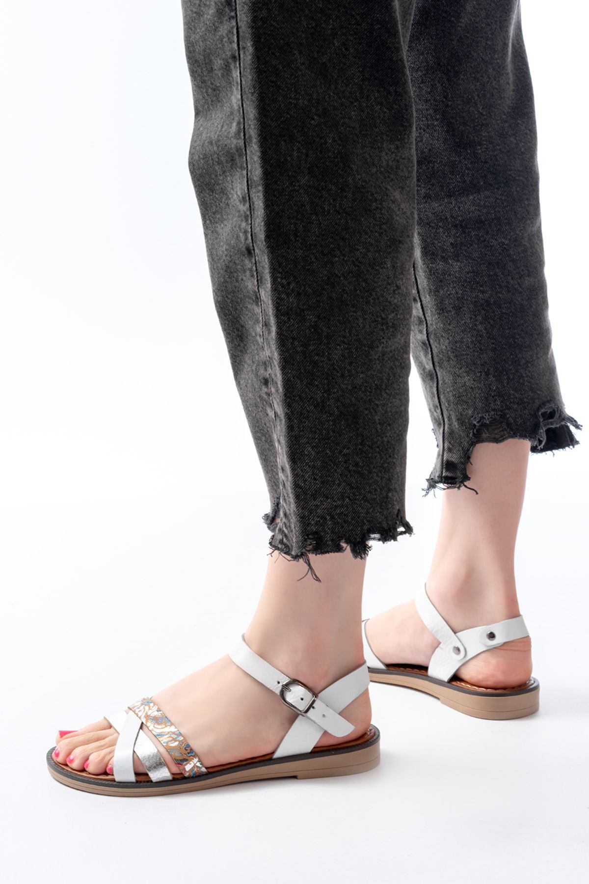 Camerus Beyaz Garni Hakiki Deri Kadın Sandalet