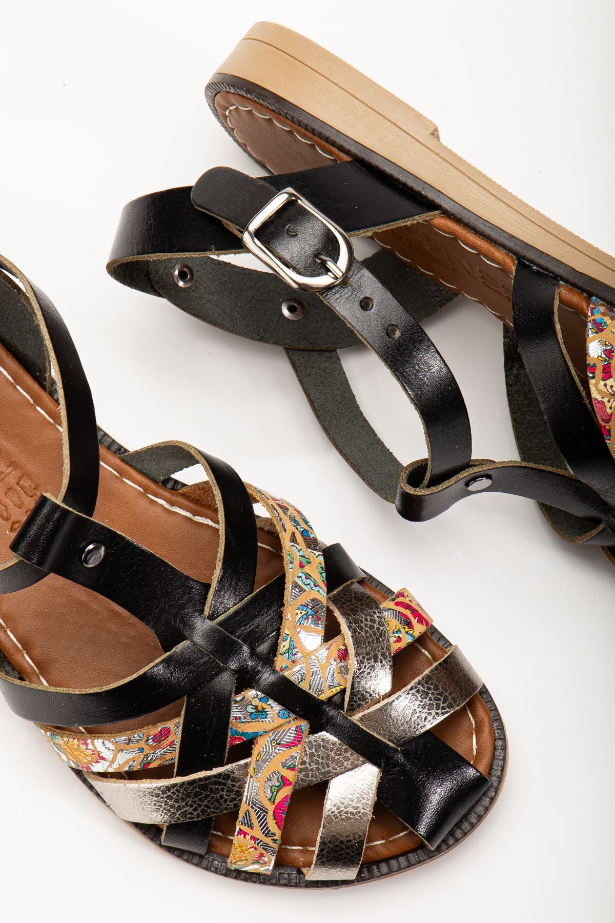 Matha Siyah Garni Hakiki Deri Kadın Sandalet