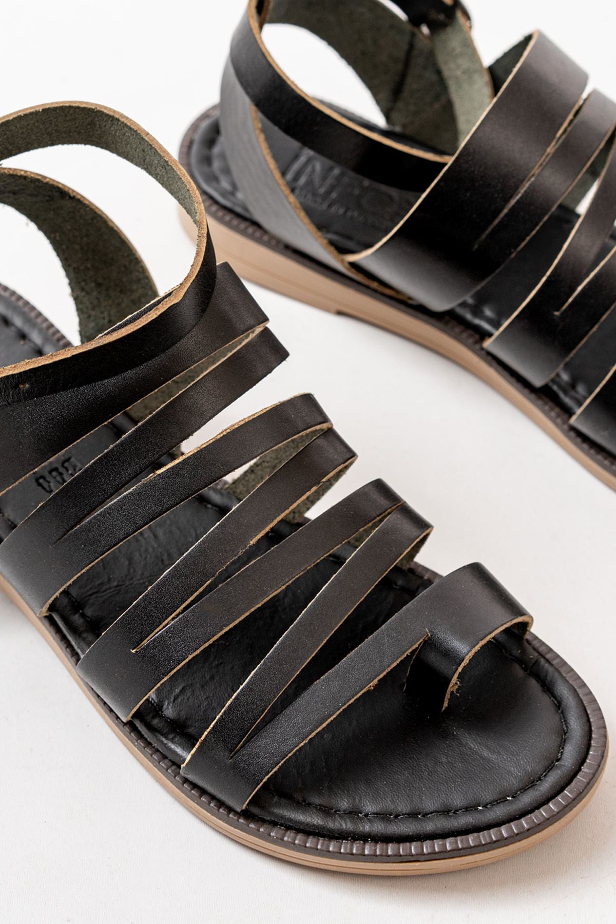 Chemy Siyah Hakiki Deri Kadın Sandalet