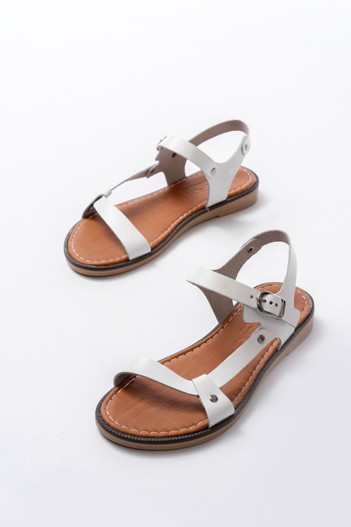 Soyvert Beyaz Hakiki Deri Tokalı Kadın Sandalet