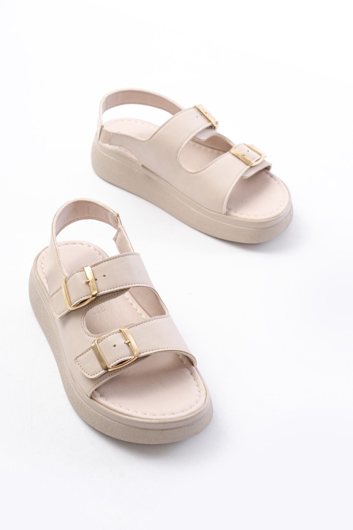 Lamers Bej Dolgu Topuk Toka Aksesuarlı Kadın Sandalet