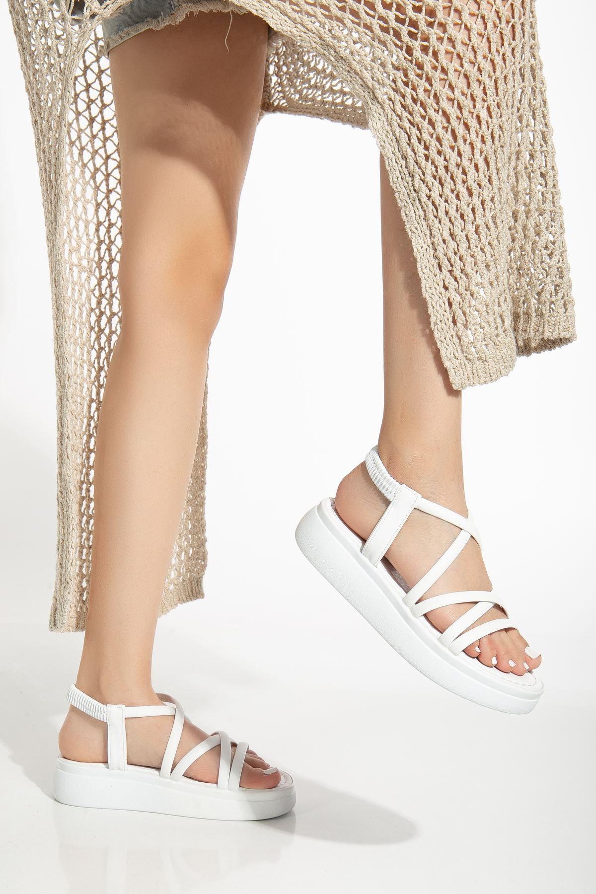 Benefi Beyaz Dolgu Topuk Kadın Sandalet