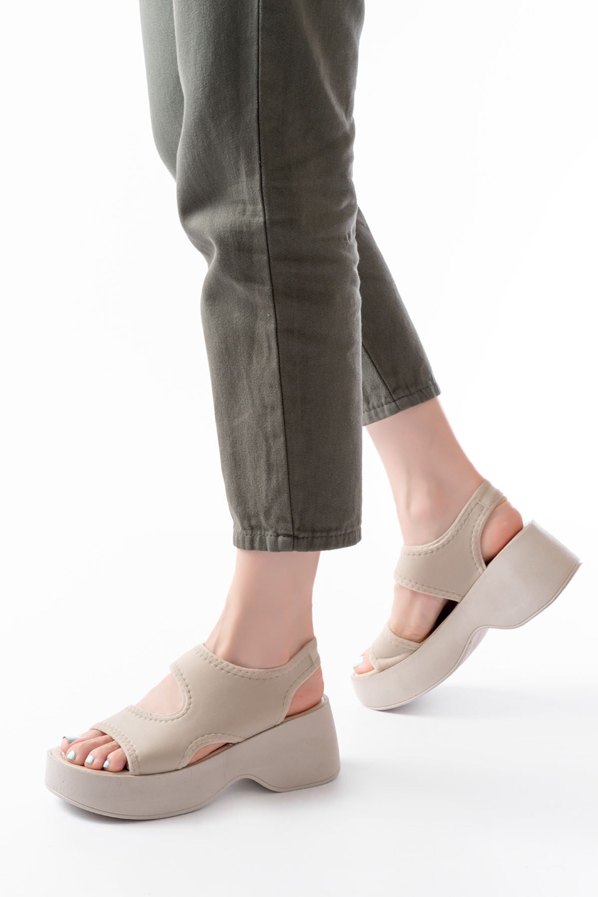 Hercan Bej Dalgıç Günlük Dolgu Topuk Kadın Sandalet