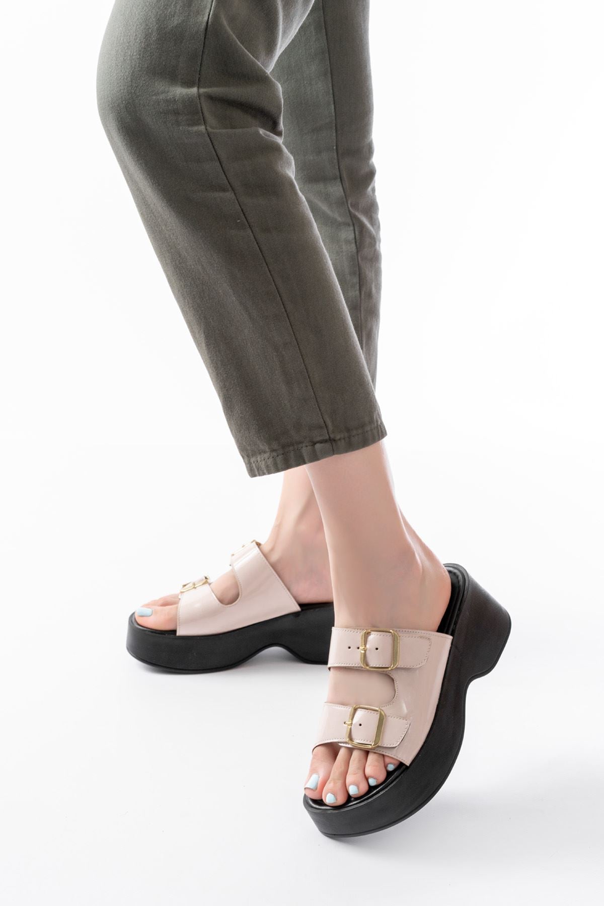 Nakvem Kadın Bej Rugan Dolgu Topuk Terlik