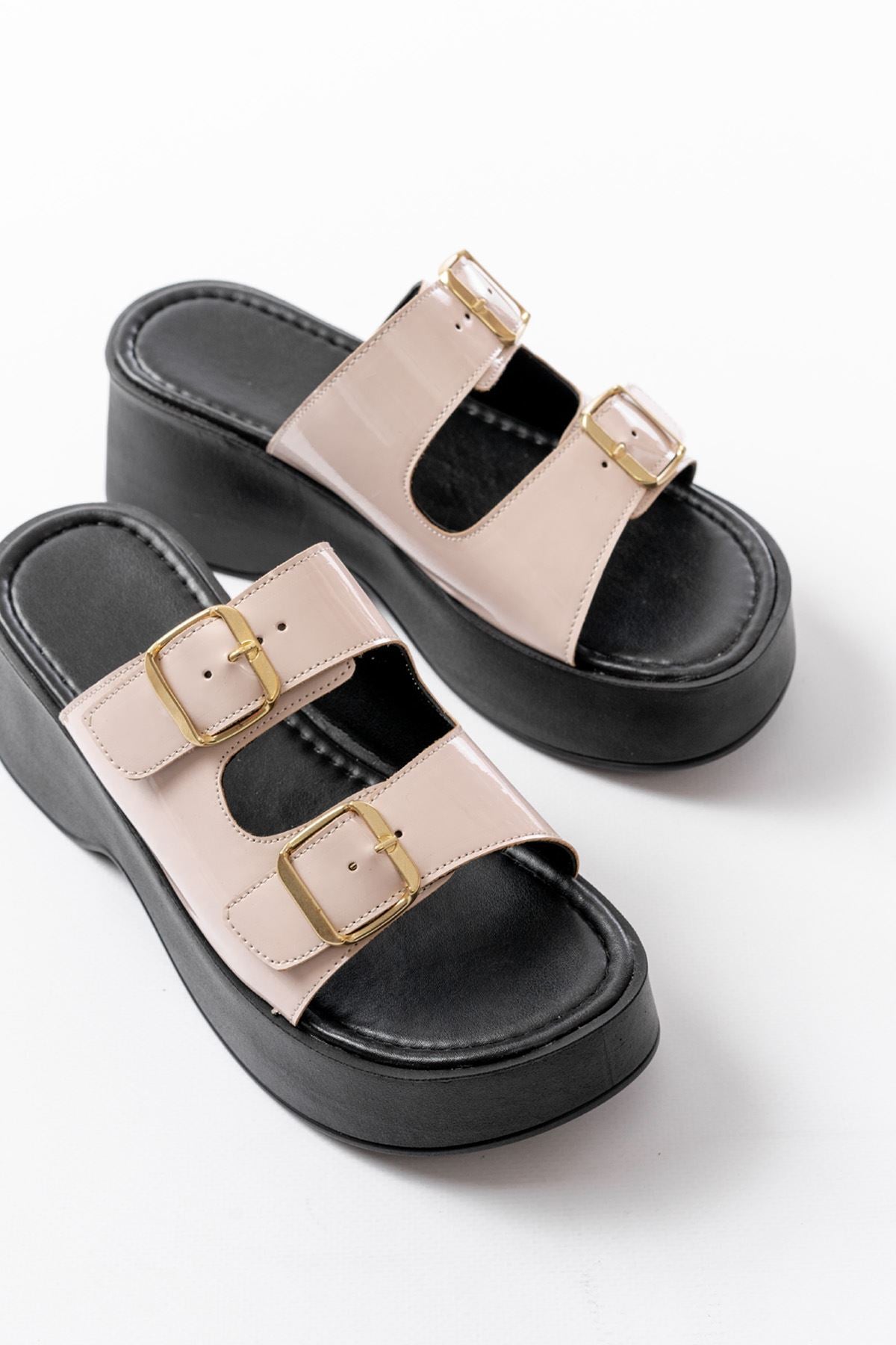 Nakvem Kadın Bej Rugan Dolgu Topuk Terlik