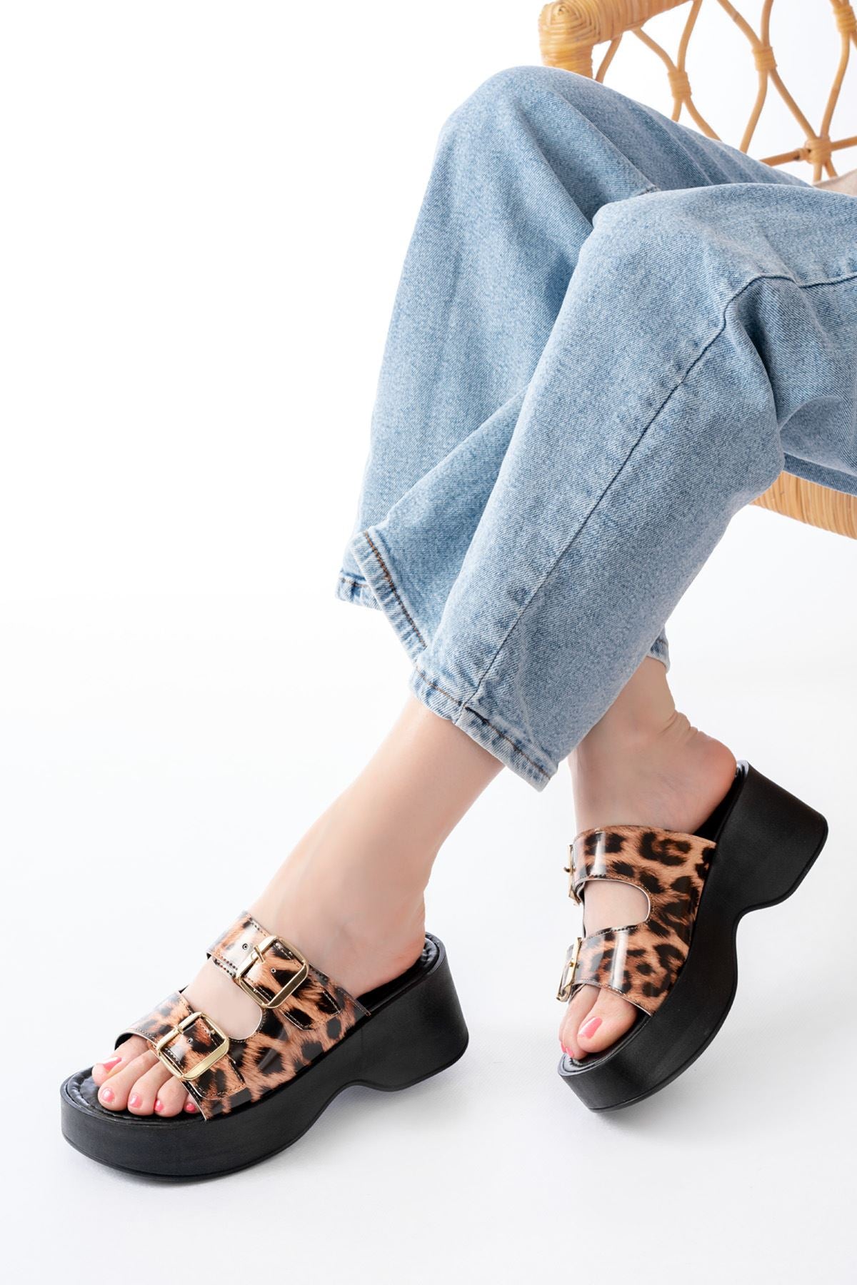 Nakvem Kadın Leopar Rugan Dolgu Topuk Terlik