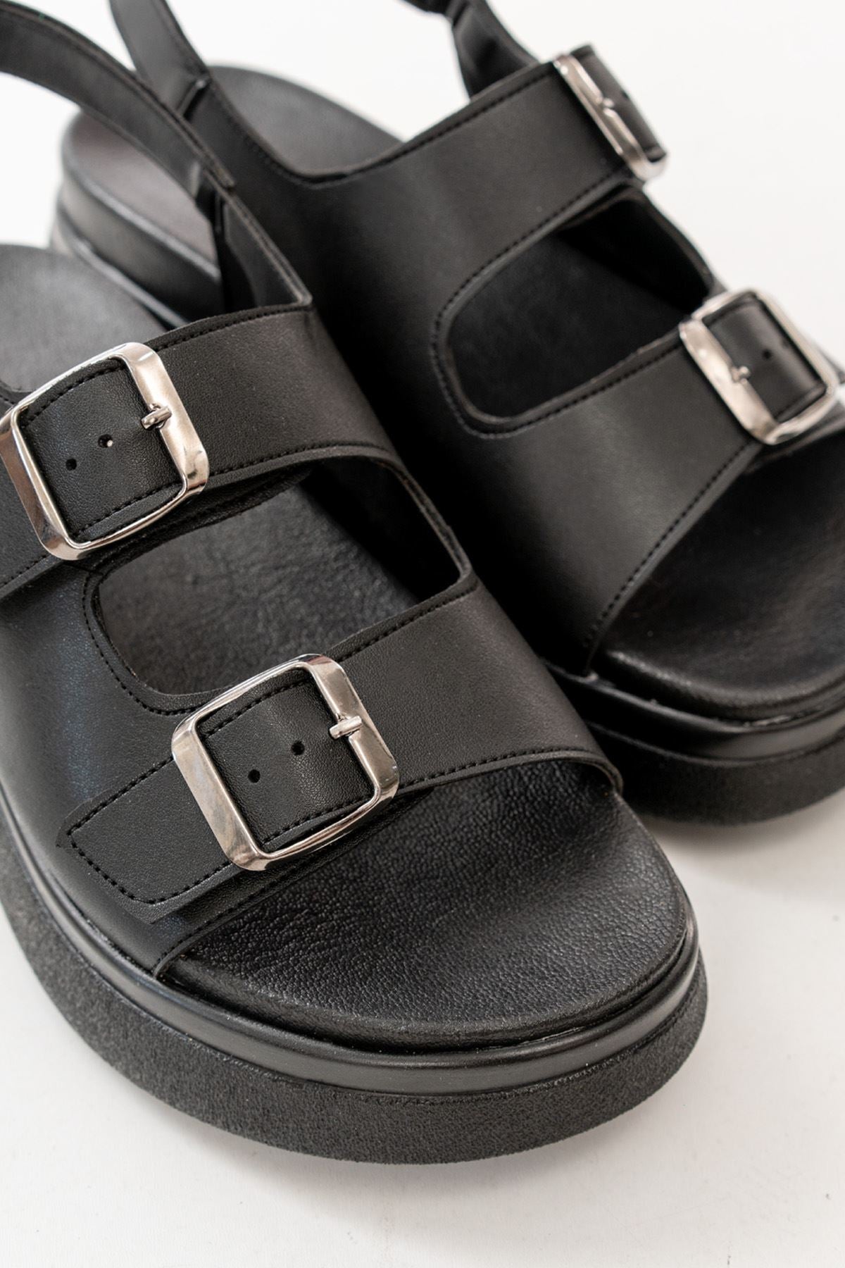 Pallani Siyah Dolgu Topuk Kadın Sandalet