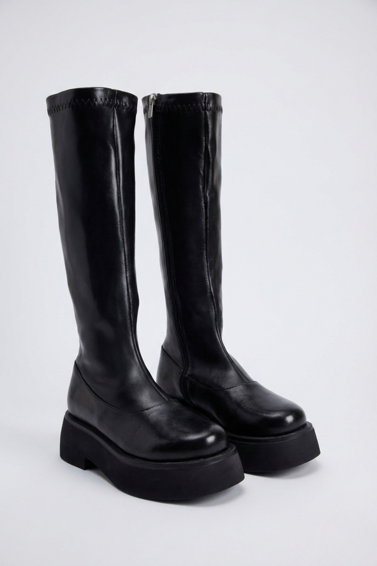 Aylan Kadın Siyah Kalın Tabanlı Çizme