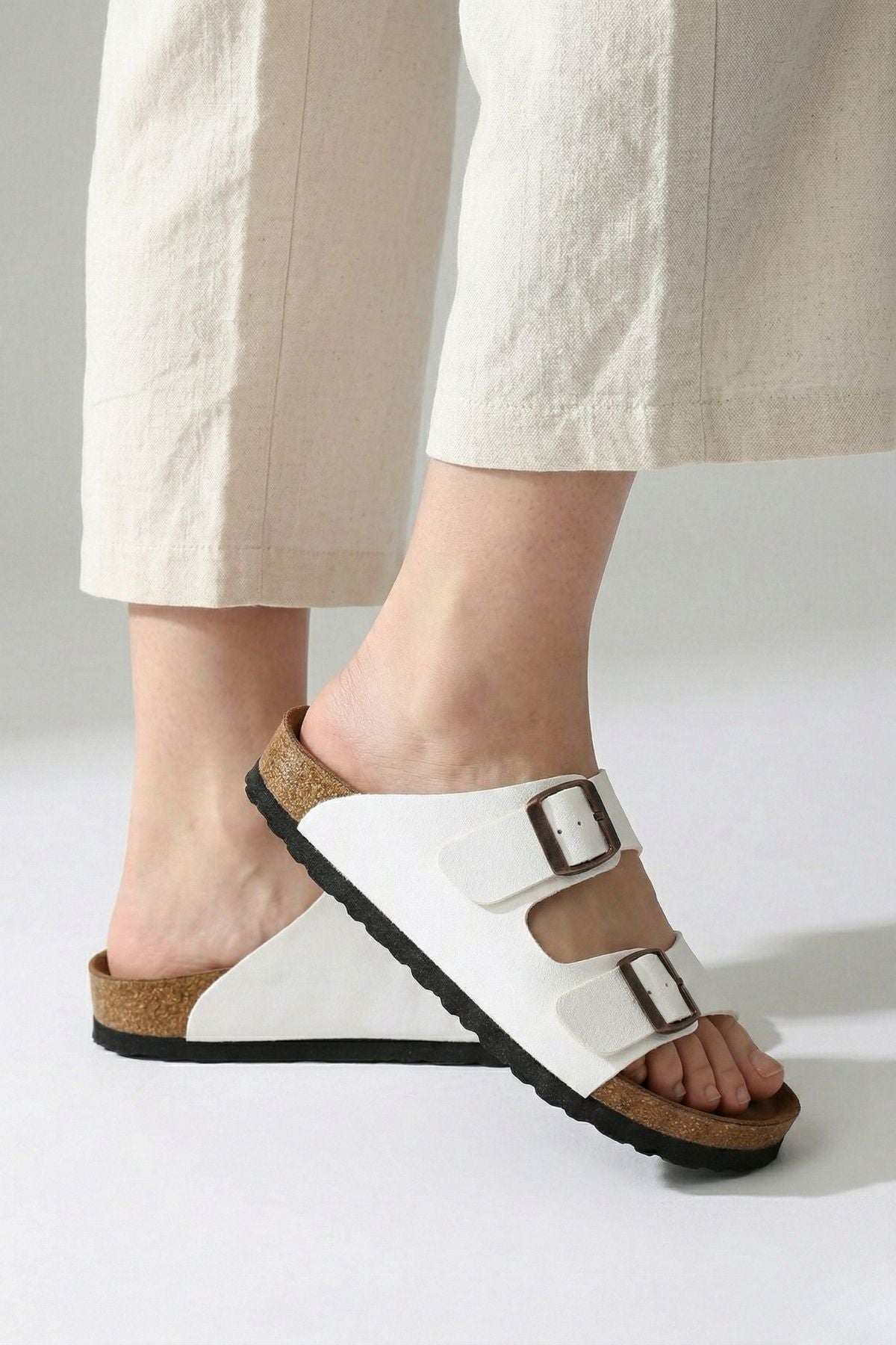 Rıno Kadın Beyaz Nubuk Kemerli Terlik