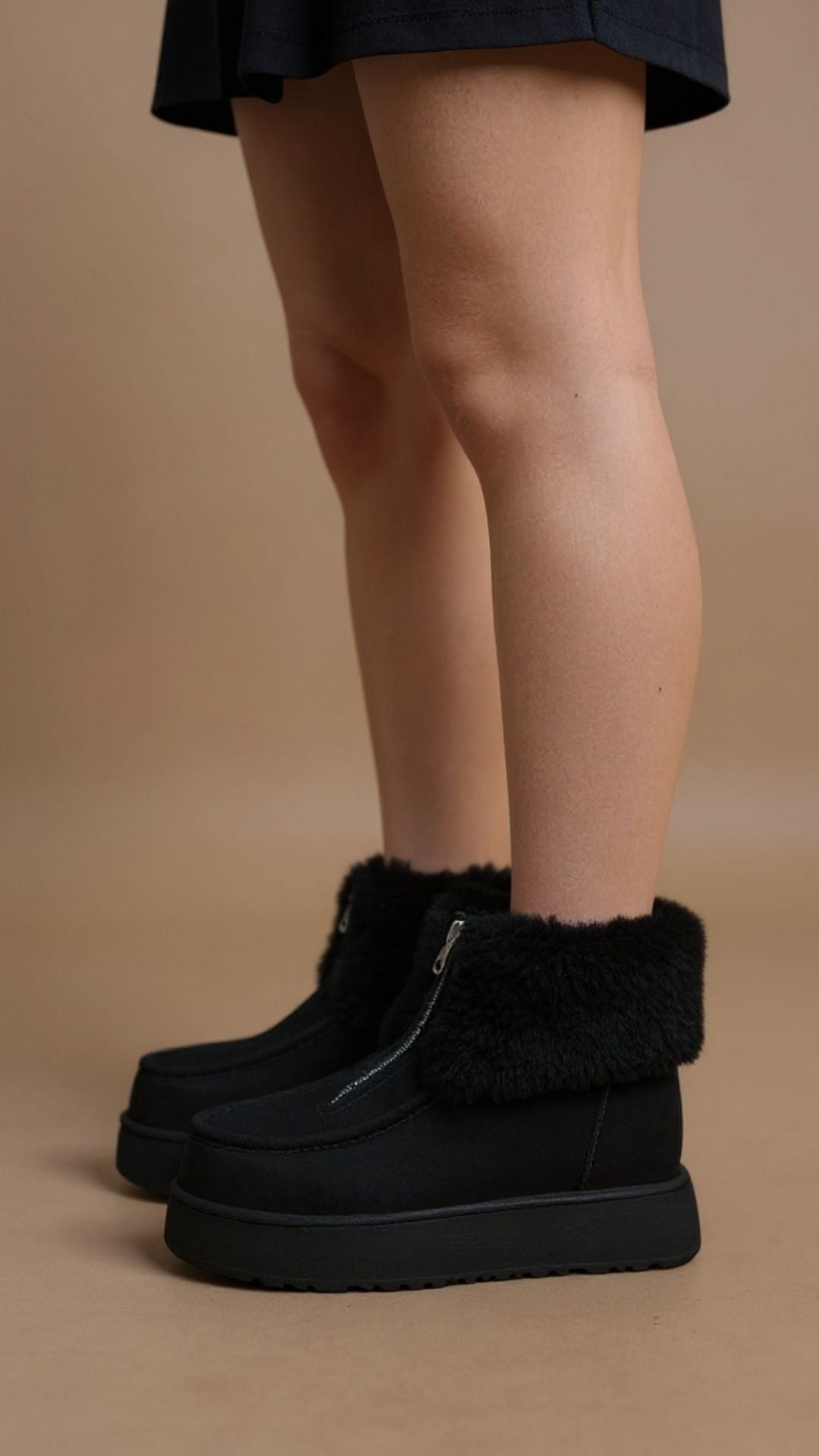 Zinya Kadın Siyah İçi Kürklü Önden Fermuarlı Süet Bot