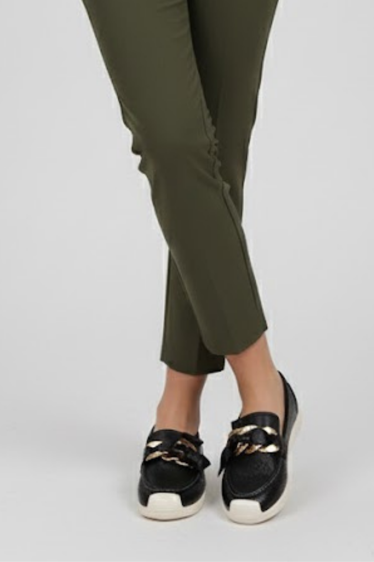 Riwan Kadın Siyah Zincir Detaylı Babet Ayakkabı