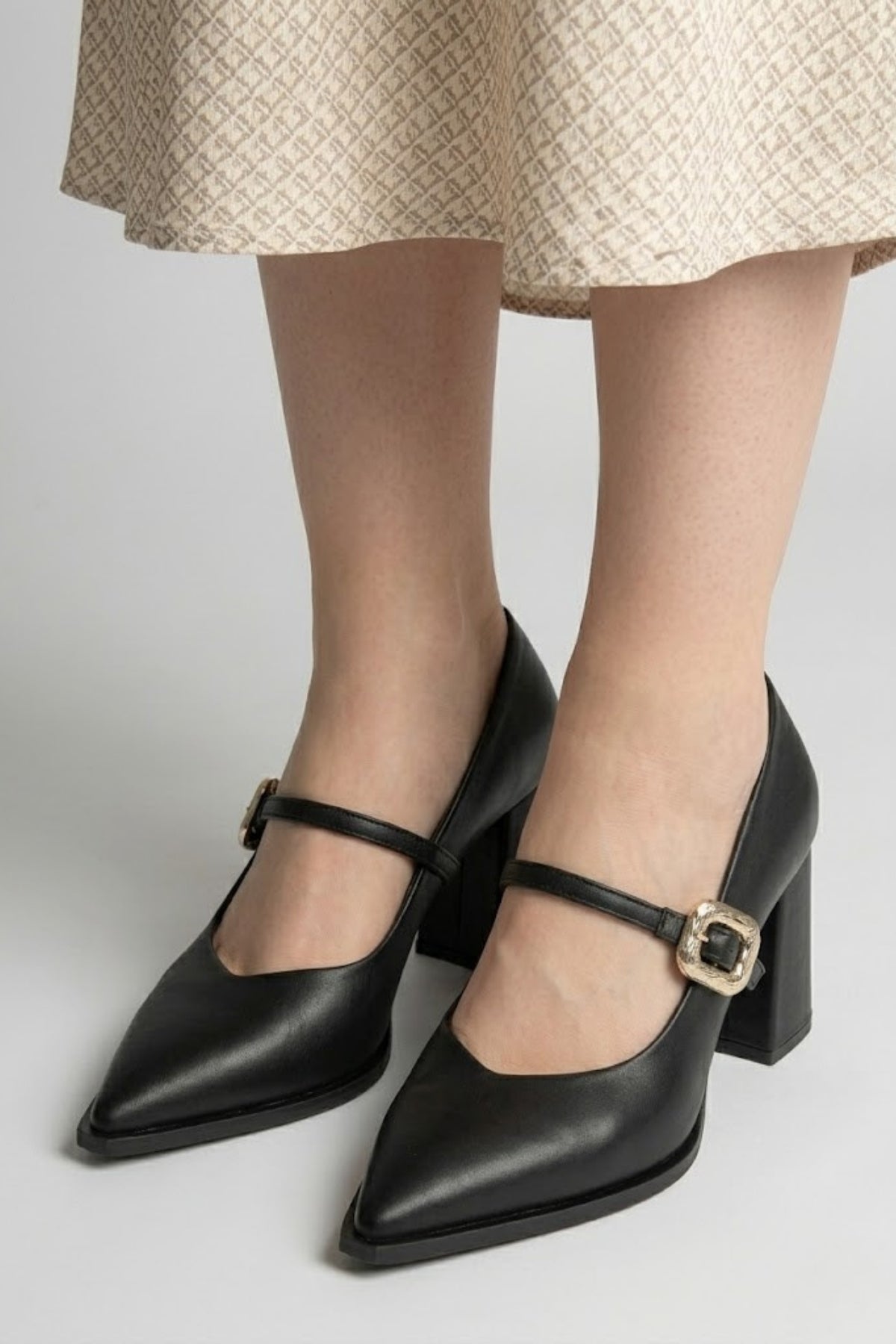 Nıvra Kadın Siyah Kemerli Topuklu Ayakkabı