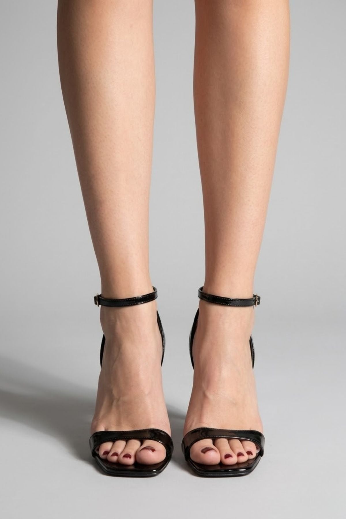 Jowin Kadın Siyah Rugan Bilekten Kemerli Topuklu Ayakkabı