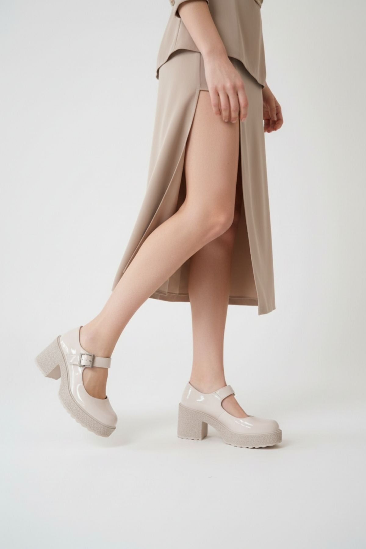 Helen Kadın Bej Rugan Topuklu Babet Ayakkabı