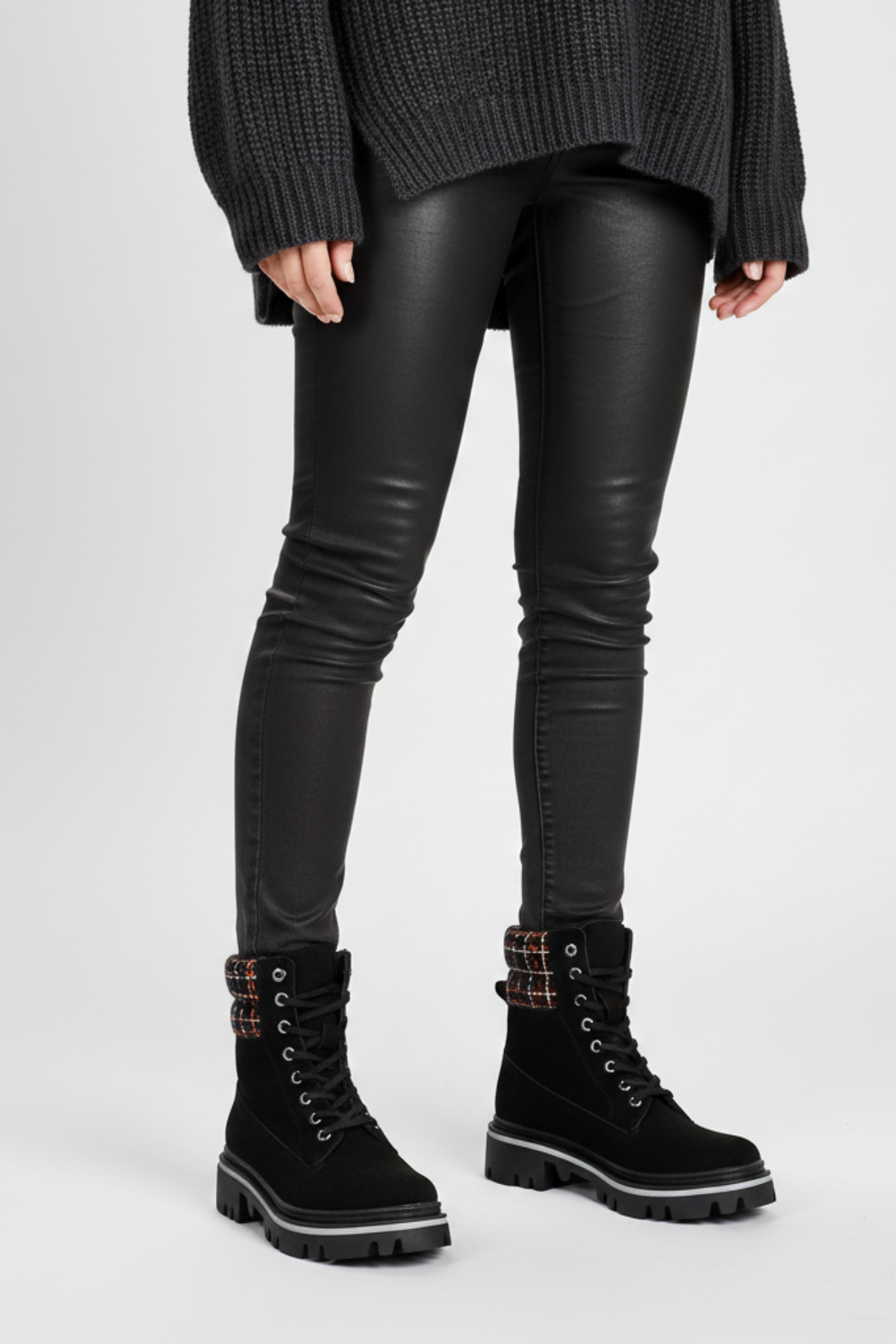 Desmod Kadın Kalın Tabanlı Siyah Bot