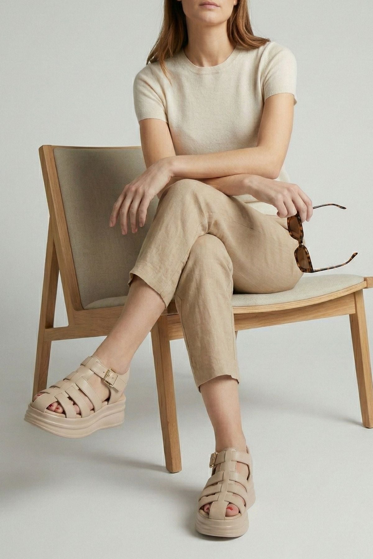 Toten Kadın Bej Kemerli Sandalet