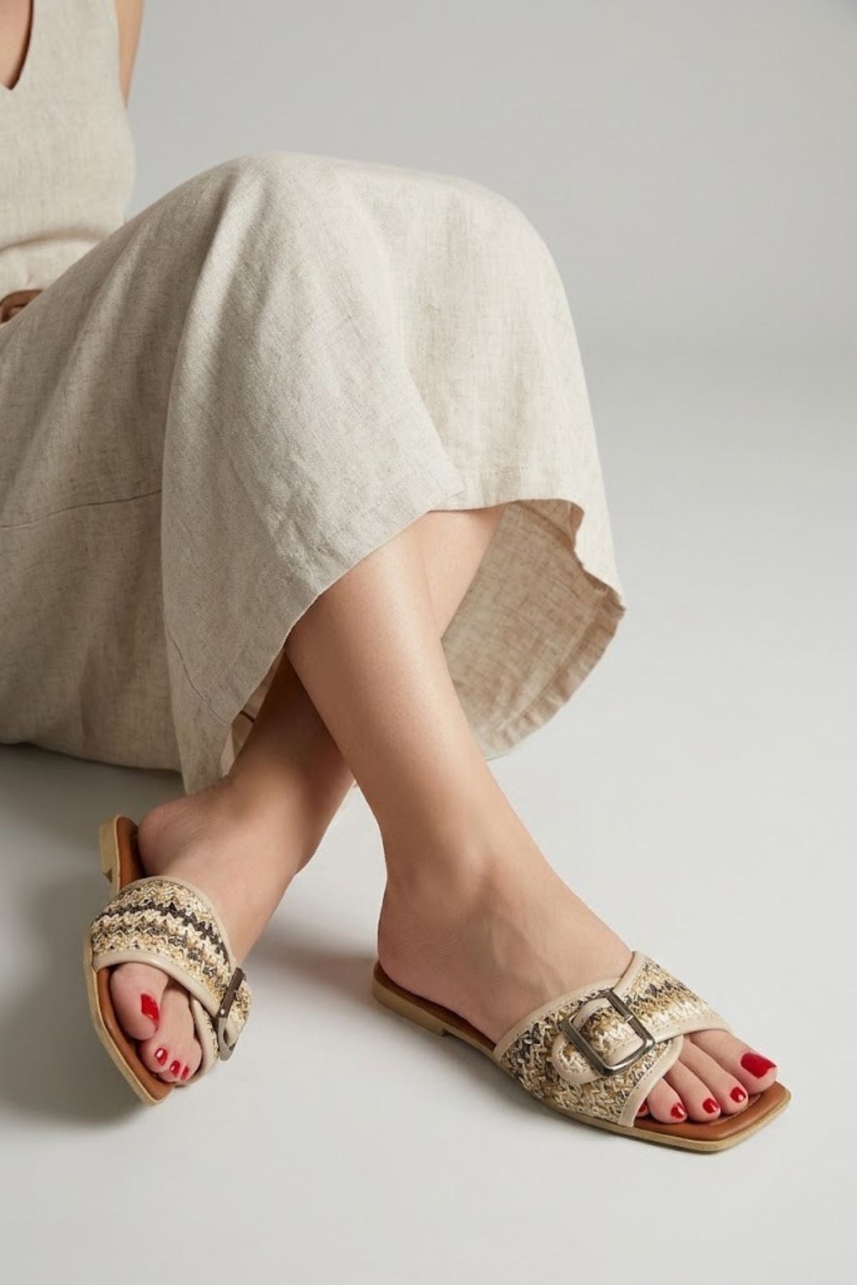 Revin Kadın Bej Tokalı Terlik