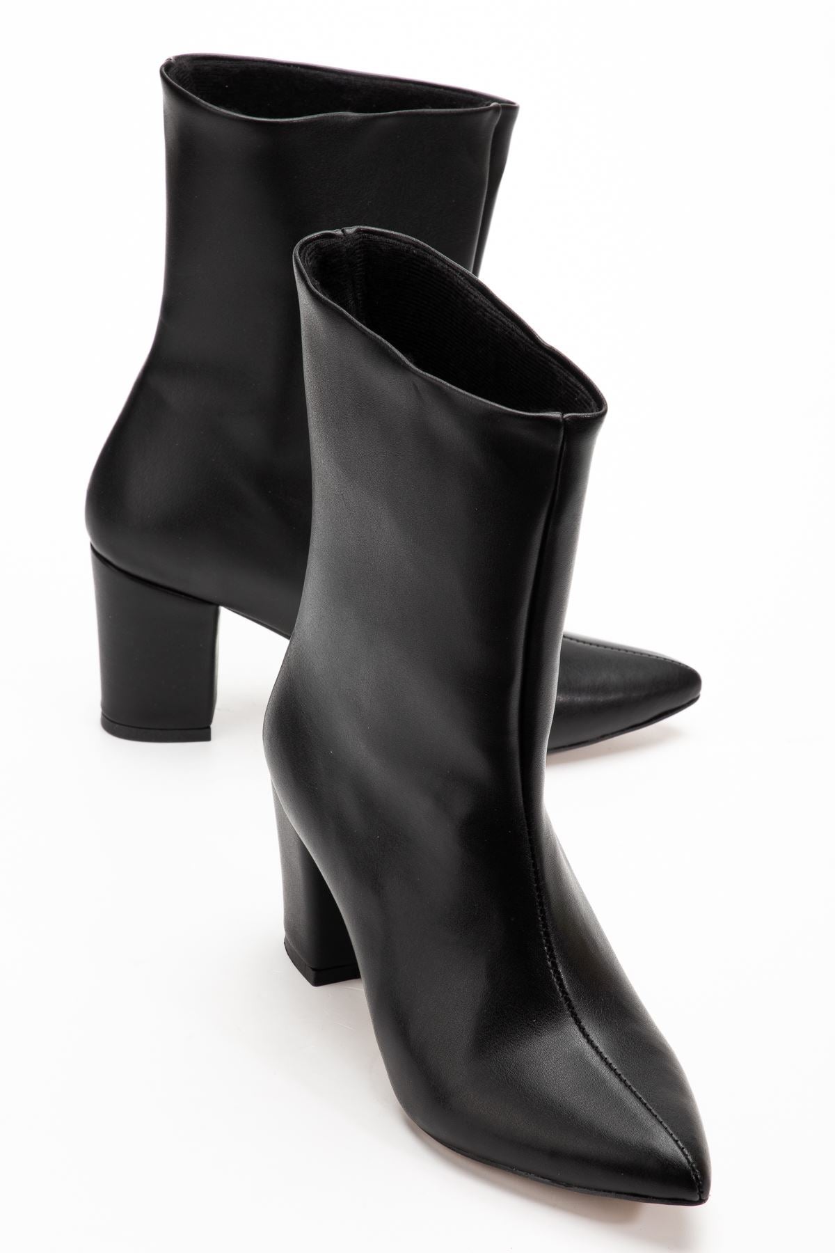 Mauna Kadın Siyah Sivri Burun Kalın Topuk Bot