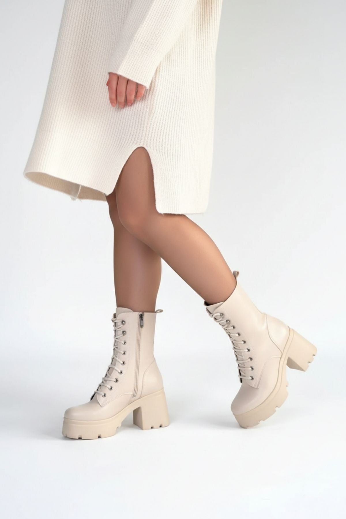 Jones Kadın Bej Bağcıklı Topuklu Bot