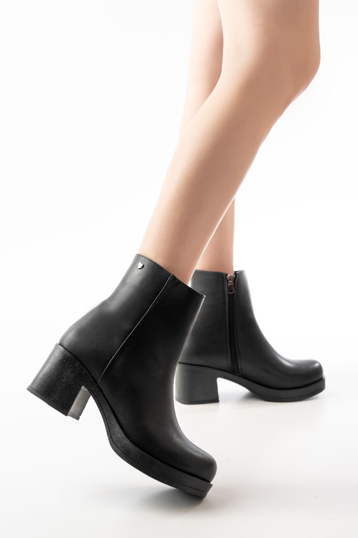 Mahzu Siyah Fermuarlı Kalın Topuklu Kadın Bot