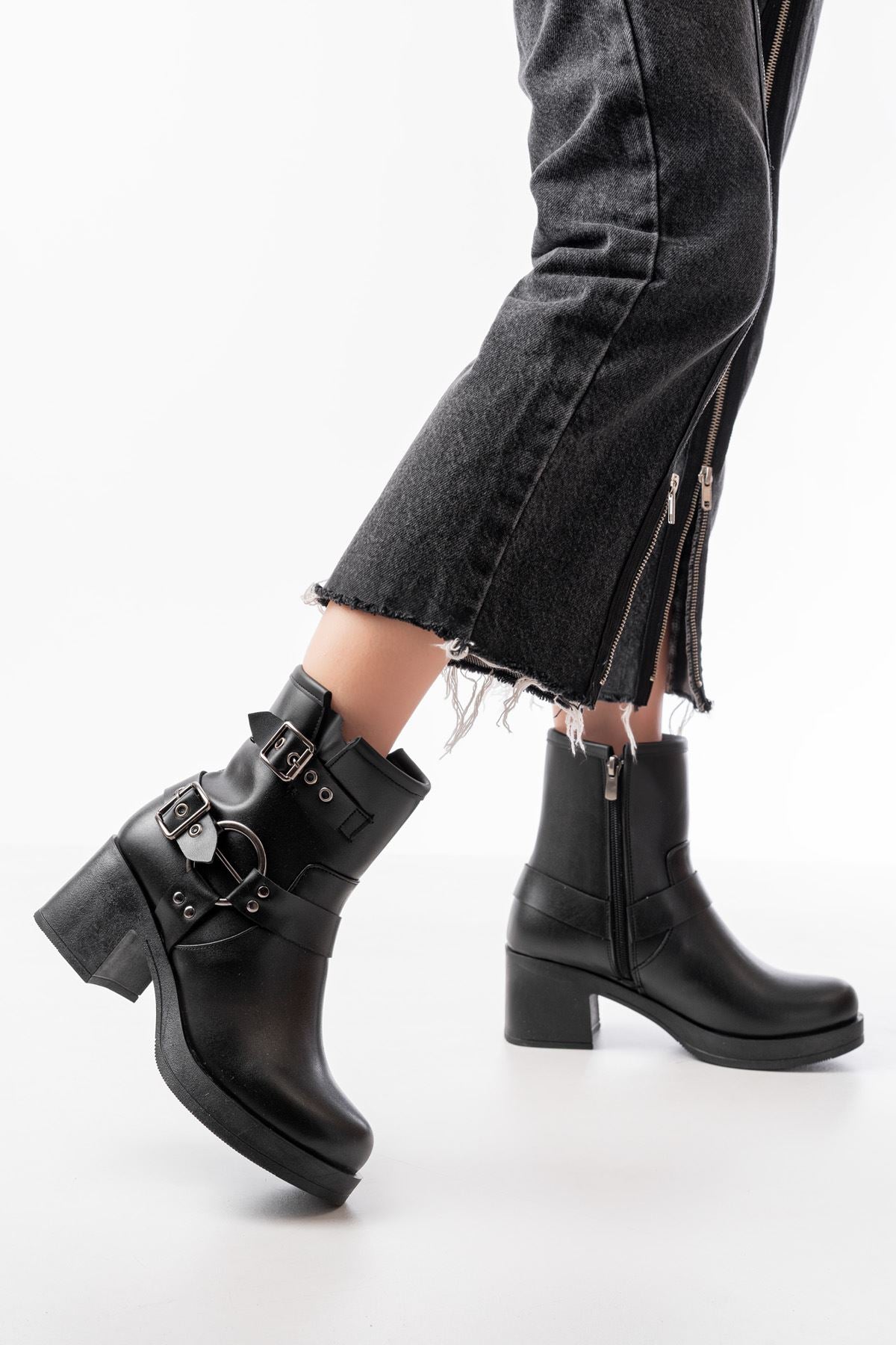 Rahaz Siyah Toka Aksesuarlı Fermuarlı Topuklu Kadın Bot