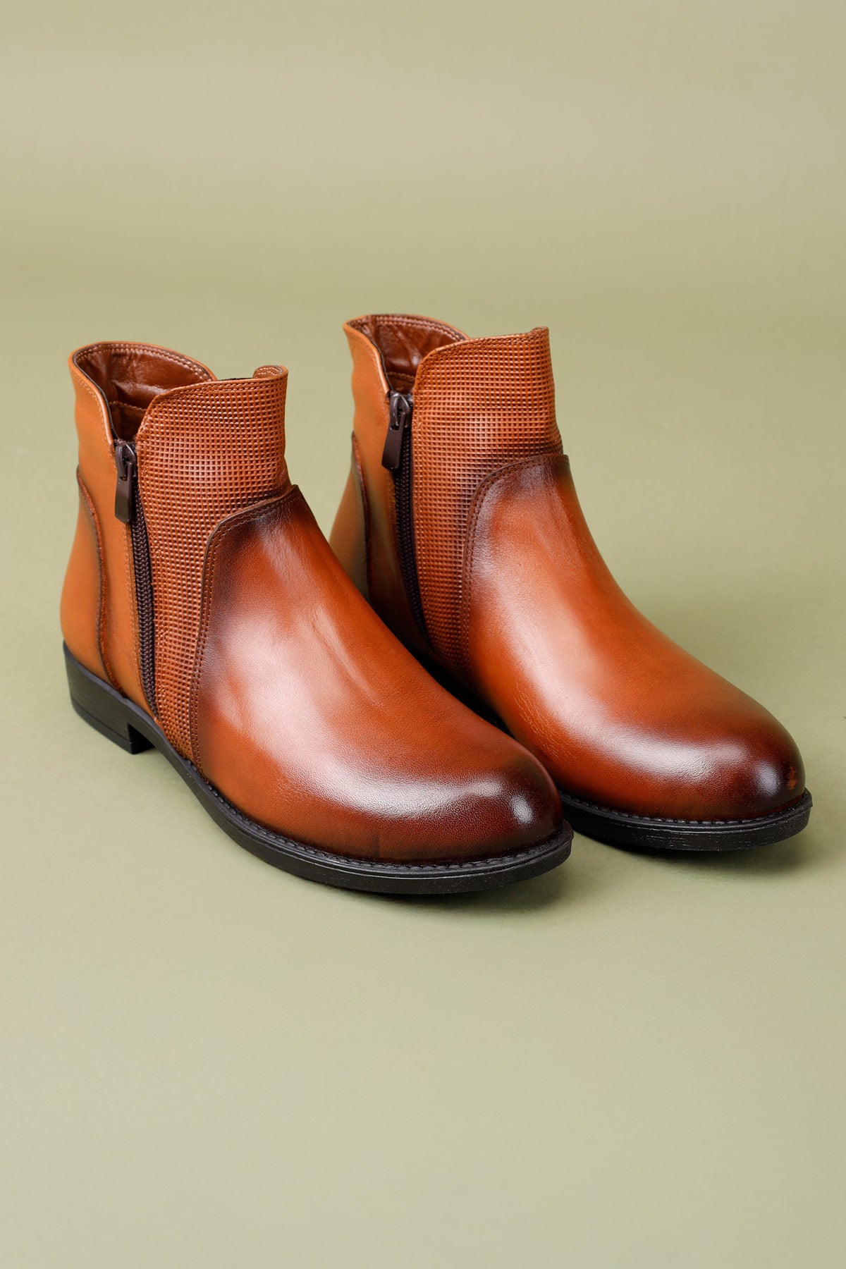 Rendo Kadın Hakiki Deri Çift Fermuarlı Taba Bot