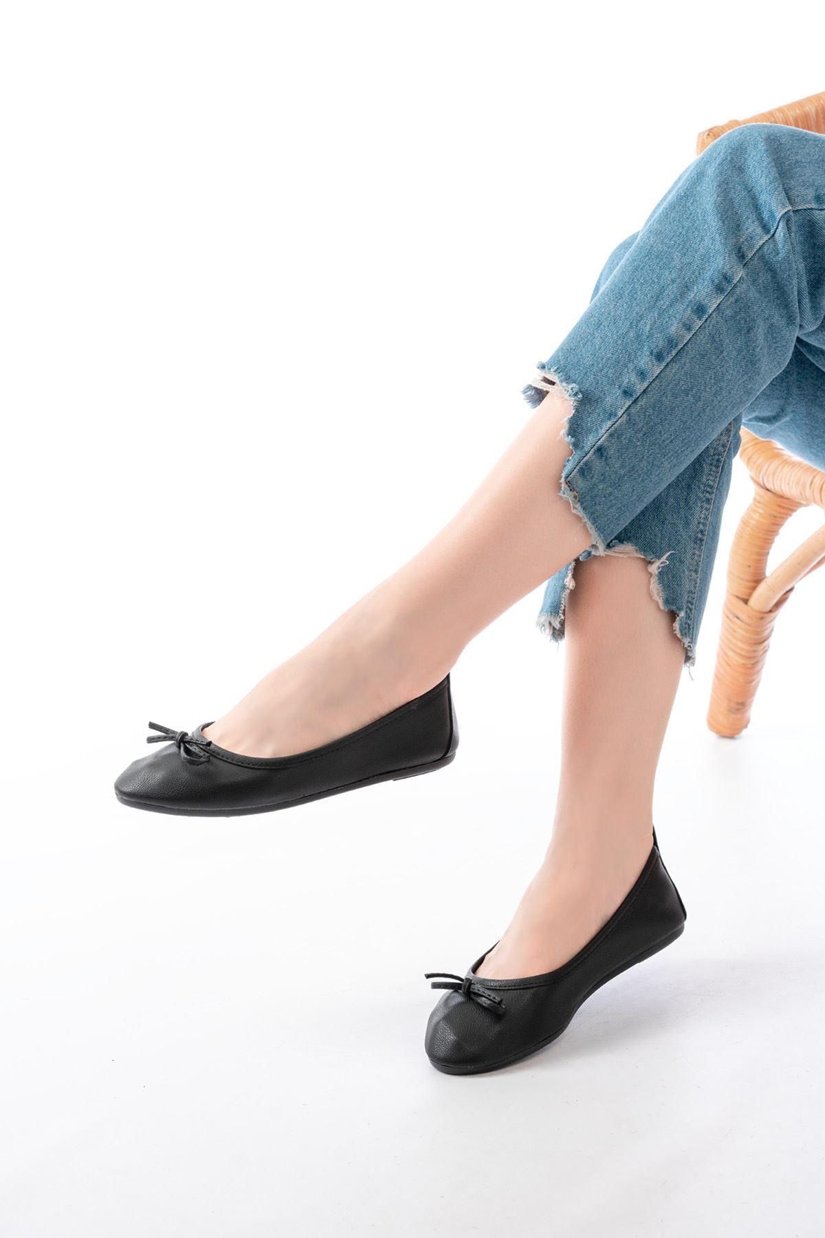 Blenve Siyah Fiyonklu Kadın Babet