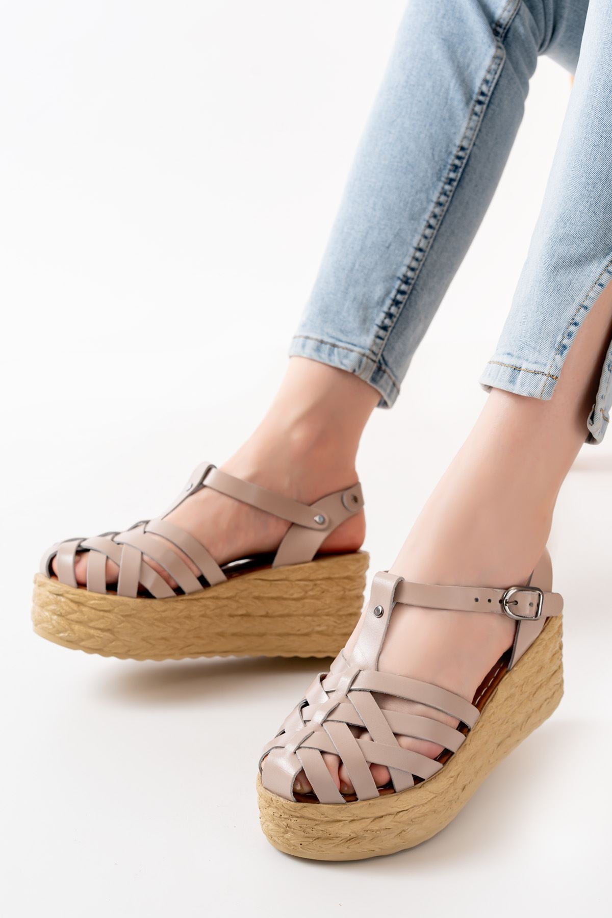 Nergan Bej Hakiki Deri Dolgu Kadın Sandalet