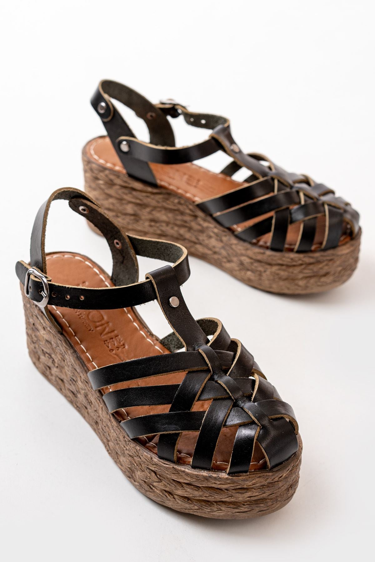 Nergan Siyah Hakiki Deri Dolgu Kadın Sandalet