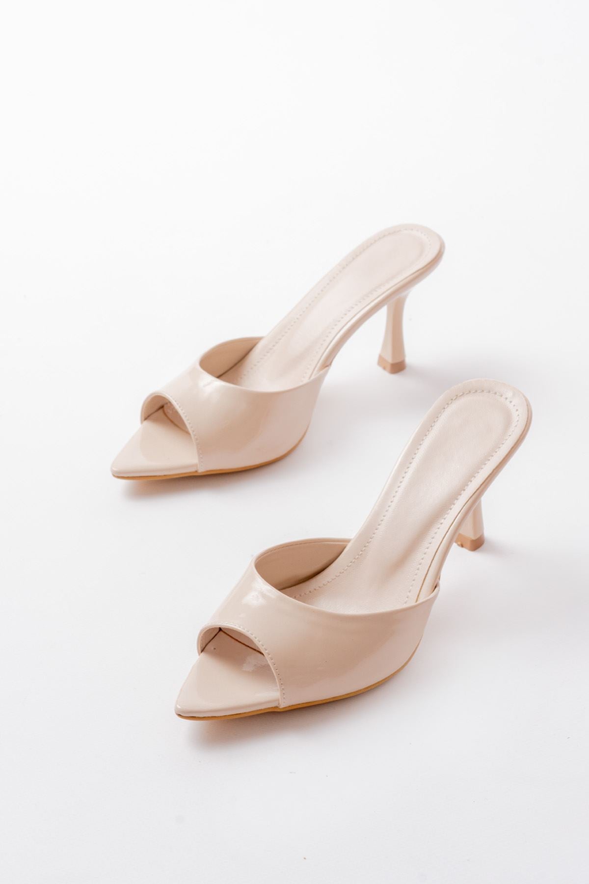 İkanum Bej Rugan Sivri Burunlu Topuklu Kadın Terlik