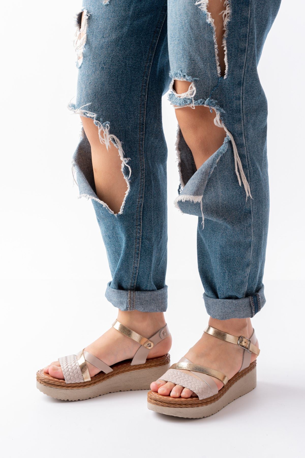 Zaynen Bej Garni Örgü Desenli Hakiki Deri Dolgu Kadın Sandalet